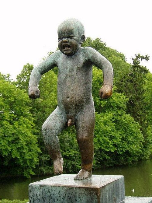 212点のシュールな彫像だらけ ノルウェーの観光名所 ヴィーゲラン彫刻公園 メメント モリ 西洋美術の謎と闇