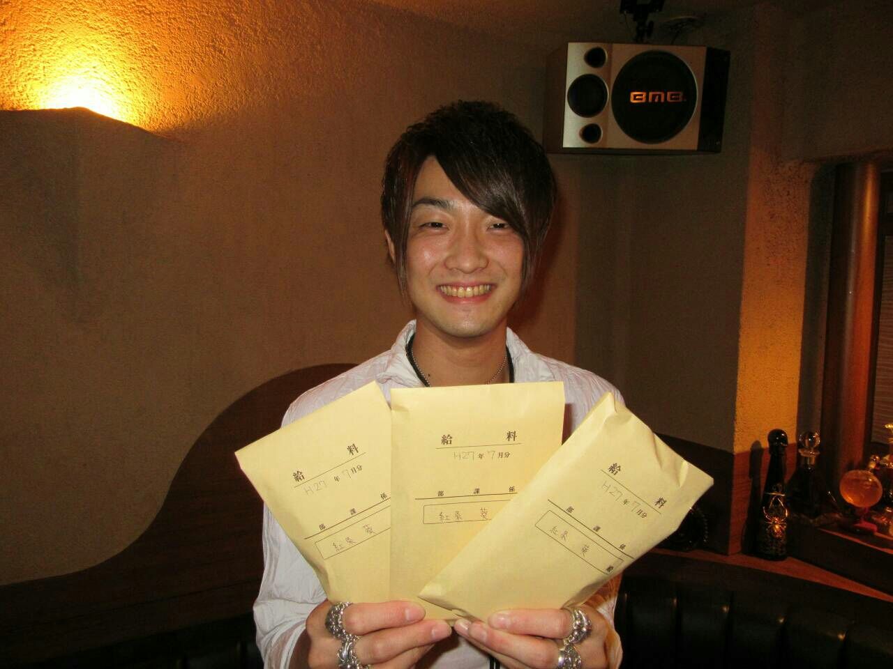 給料袋３袋で中身は６束 メンキャバ求人ナビゲート