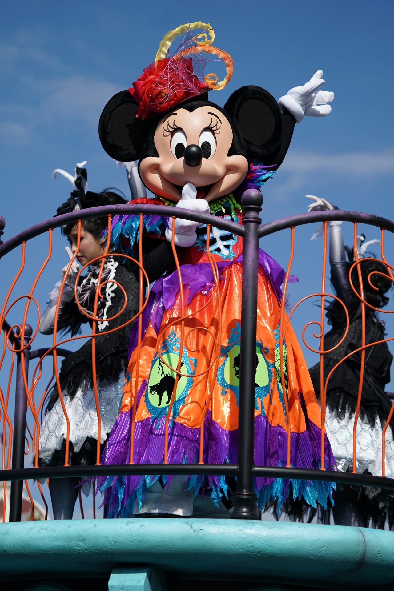 今日はミッキー ミニーちゃんの誕生日 Rabbit In Dawn