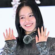 山本舞香、美背中ドレスで魅了！ 渋谷での華やかな登場と夫とのお花見プラン