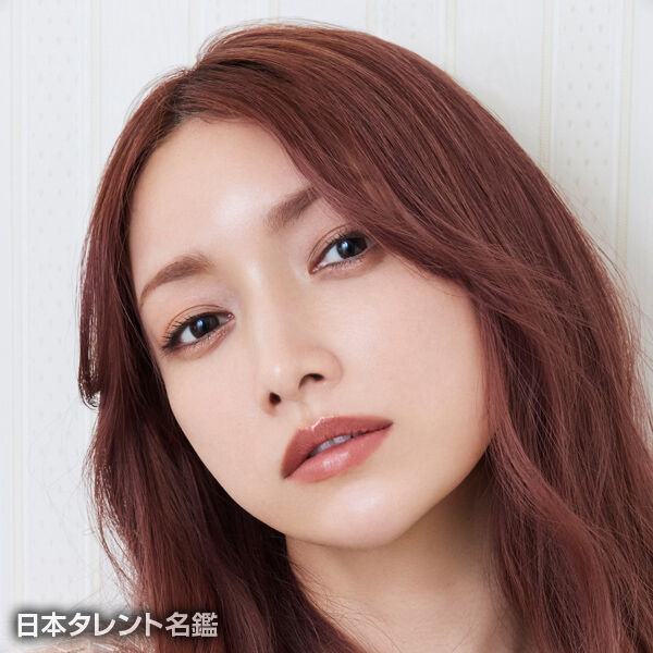 ファン心を掴む後藤真希の復活: 不倫報道を乗り越えた証