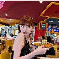 【悲報】39歳鈴木えみ、老けないどころか可愛さ増してる