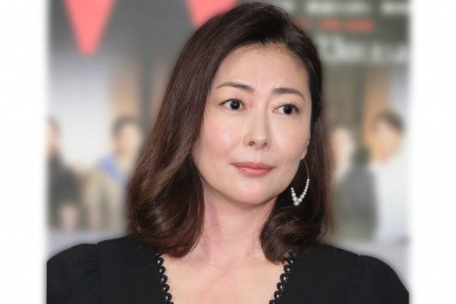 溝は埋まらず：中山美穂さんの悲劇的な葬儀と家族の思い