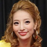 衝撃！加藤紗里の誕生日と変ぼう姿を徹底解剖