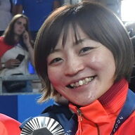 金メダリスト角田夏実、スペインでの大胆水着姿に驚き！美しい腹筋に注目の声