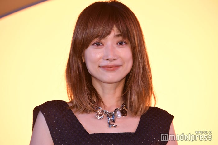 離婚からの新しい家族の形！人気モデルとイケメン長男の親子ショット