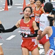 全国高校駅伝：豊川の双子姉妹がたすきをつなぐ感動