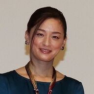 尾野真千子が語る「お姉ちゃん」との関係：大物女優との絆に迫る