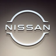 日産、自動車業界の変革：約2万人削減の衝撃と再建の道