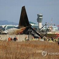 韓国の旅客機事故：生存者数はわずか、現場の状況と影響