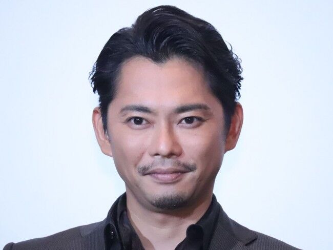 解散7年目の今井翼、ビジュアル激変に「面影ない」「好感もてる」