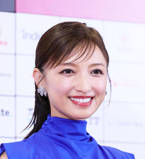 「女性ホルモンが80歳の女性」更年期障害を乗り越え：望月理恵アナの体験談