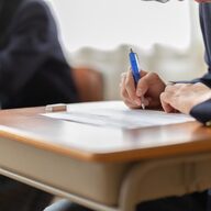 高校無償化の真実：貧困層にどう影響するのか