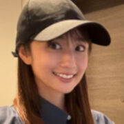 タレント小倉優子が語る老化—薄毛の分け目に潜む心の声