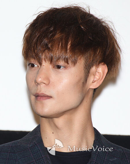 どうしたの？痩せすぎ！37歳俳優の激変！妻との横並び姿に驚きの声。