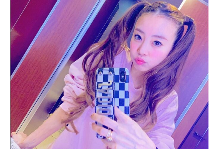 あびる優の大胆イチャイチャ公開！冷ややかな視線の中で何を考えているのか