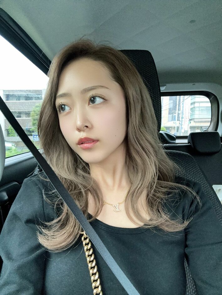 23歳モデル大木美里亜の突然の異変：赤くて白目がゼリー状に！