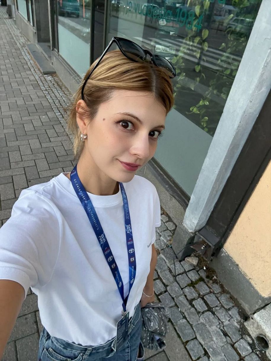 【驚愕】マギーのビキニ、いくらなんでも小さすぎやんｗ