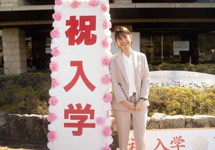 母として輝く38歳タレントの変貌：小麦色から真っ白へ