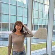 NHK中川安奈アナ、清楚コーデで閉会式中継に登場