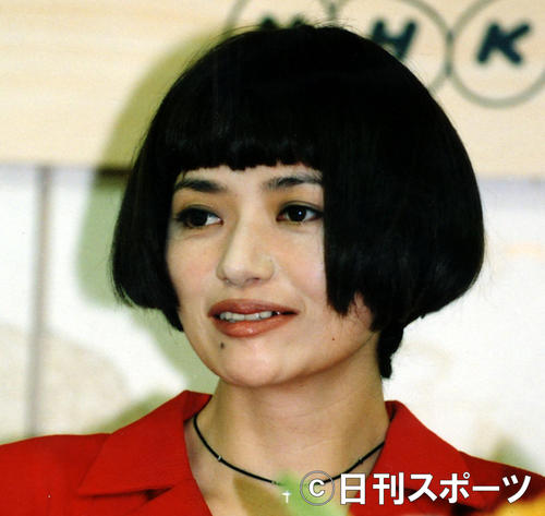 離婚した有名俳優夫婦が再会！還暦お祝い会の舞台裏