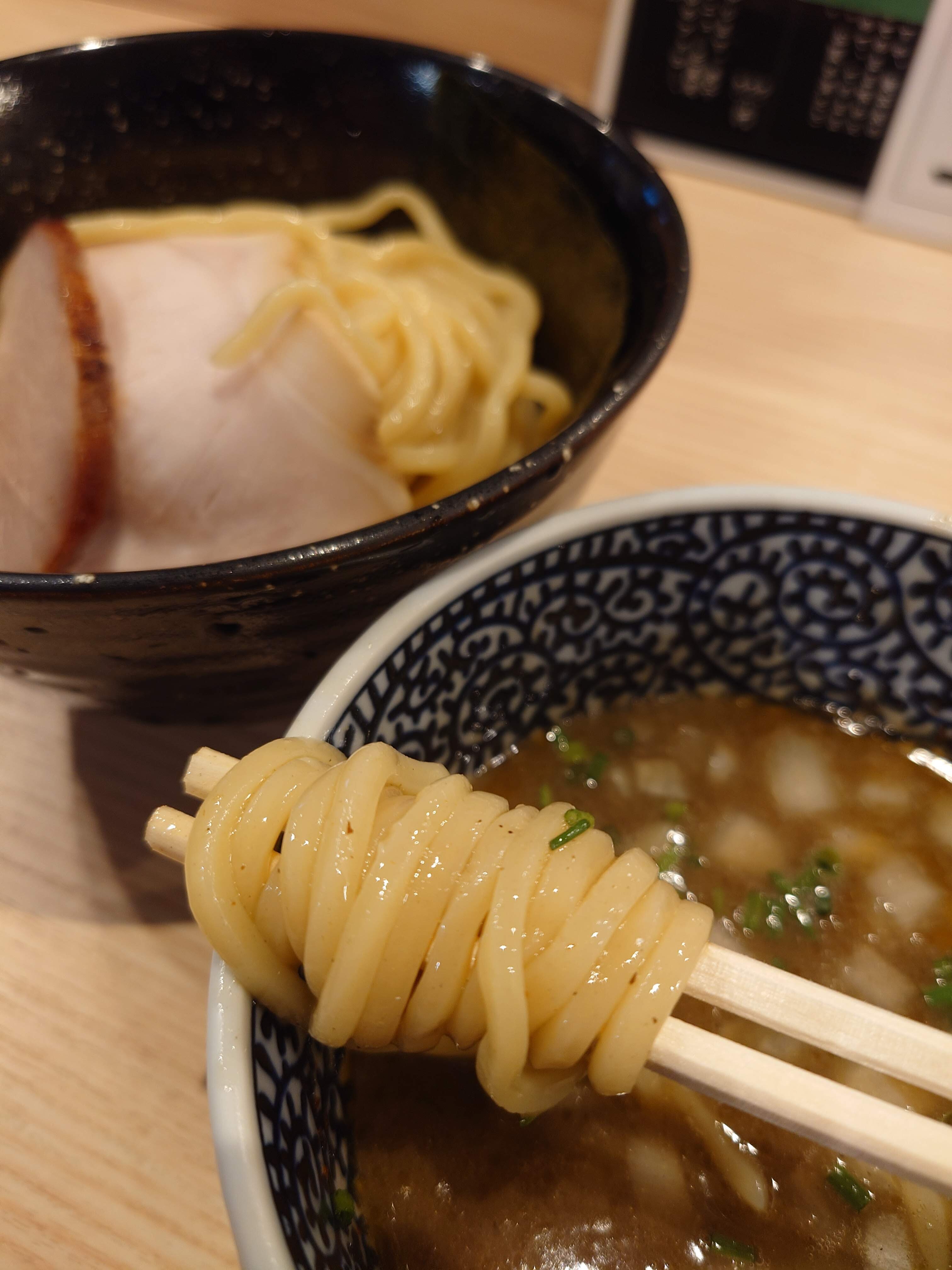 激ニボ！煮干し百式葉琉で極濃にぼしつけ麺(2022/10/09) : 麺喰道
