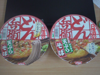 対決 東西 どん兵衛 食べ比べ 天ぷらそば編 08 11 09 麺喰道 およそ鹿児島の麺日記 ほぼラーメン
