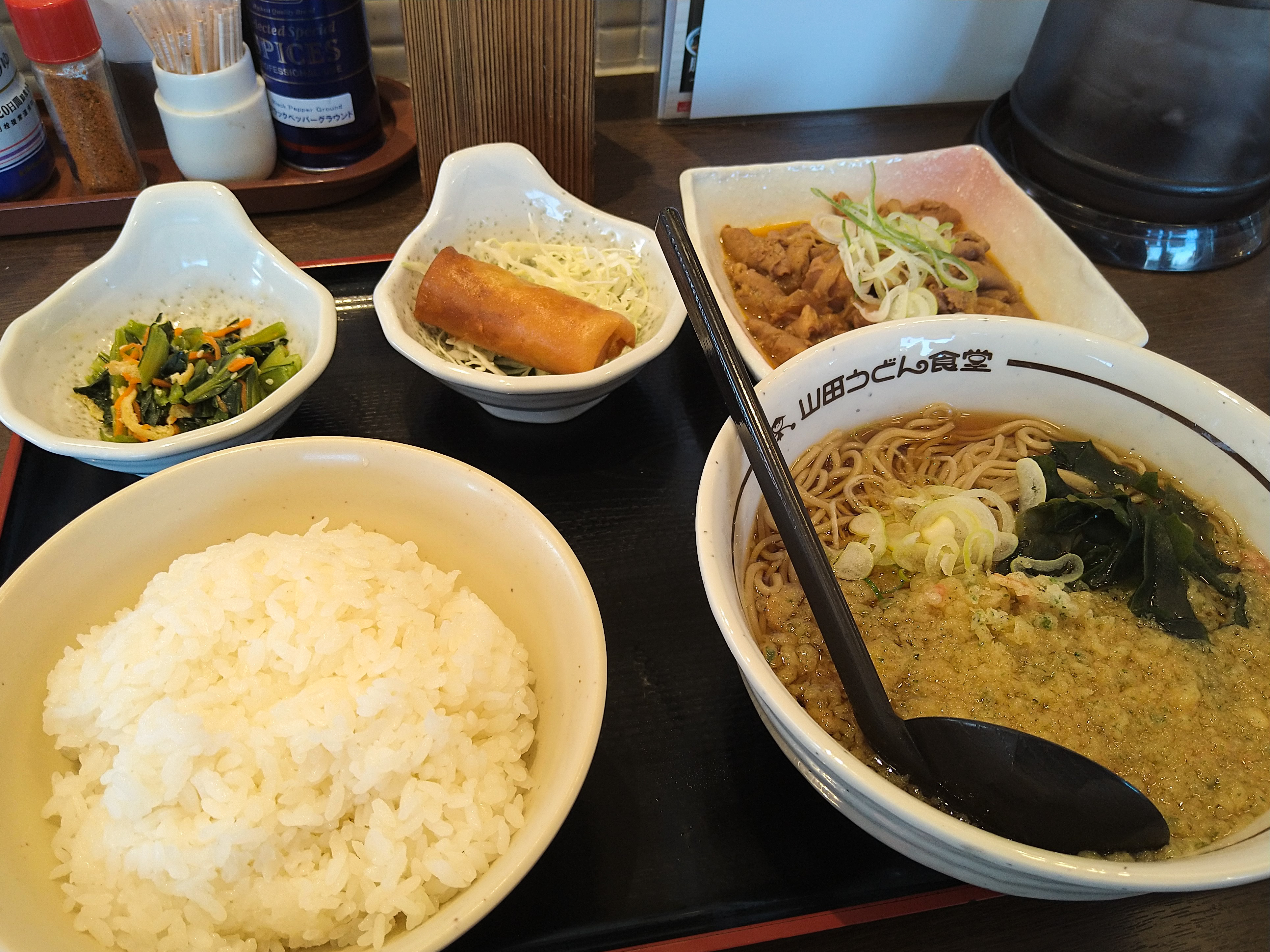 山田うどん食堂/武蔵藤沢店 @入間 【パンチセット と 春巻き】 : 麺の