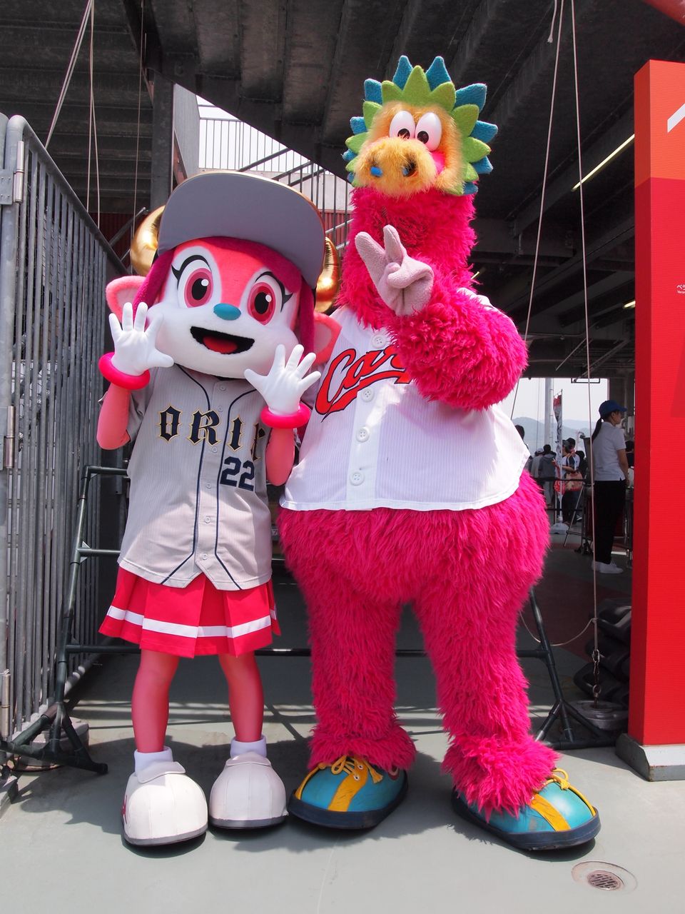 13 05 18 対オリックス戦 マスコット交流 その1 もふもふピロピロ 13 05 18 対オリックス戦 マスコット交流 その1 もふもふピロピロ