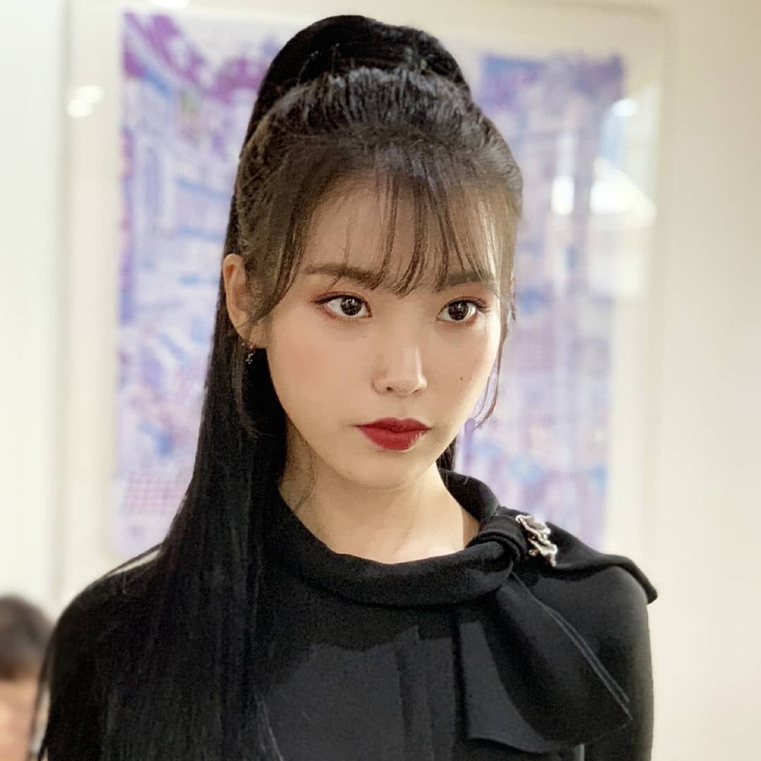 コケティッシュ美女系シンガーiuの眼差しが色っぽくて大人気 Blueming Mv K Popの端っこ