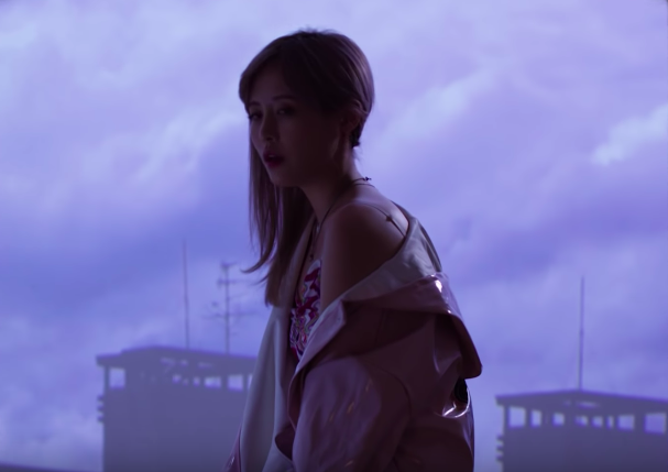 美女的ラッパーkasperがメランコリックな雨空に囁くように歌う Duduru Mv K Popの端っこ