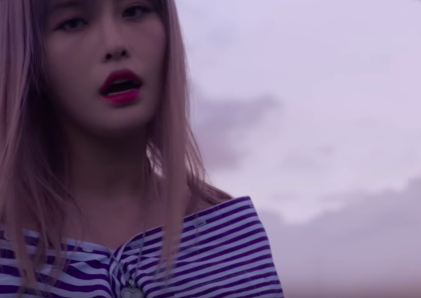 美女的ラッパーkasperがメランコリックな雨空に囁くように歌う Duduru Mv K Popの端っこ