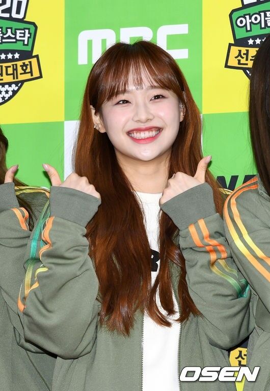 ロリ系ユニット今月の少女 Loona が絵描きの体で無限ループする 365 Mv K Popの端っこ