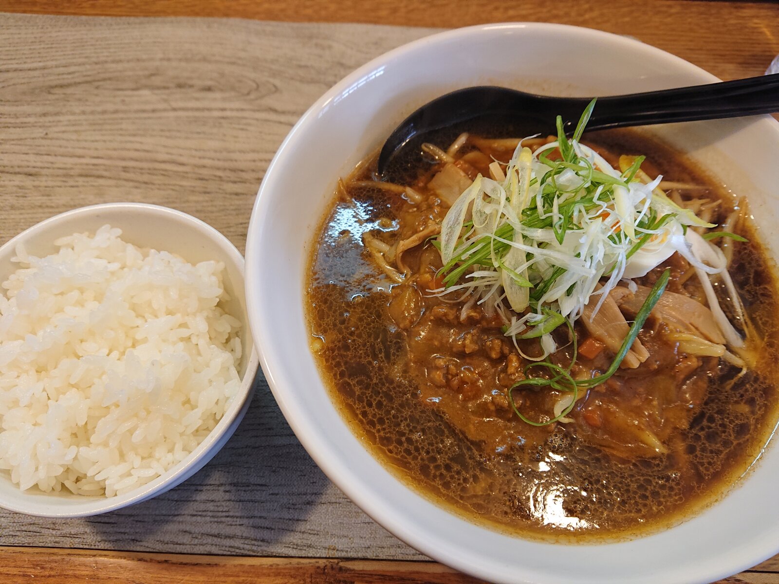 向日葵 ひまわり さんでカレーラーメン巡礼21弾 向かうべき２つの道 札幌篇 暗黒麺 東へ西へ