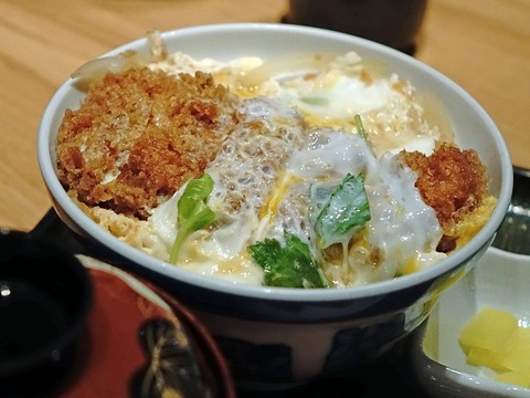 カツ丼 完成する みゃおーん