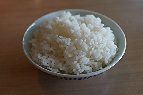 夕飯18時に米2合食っ