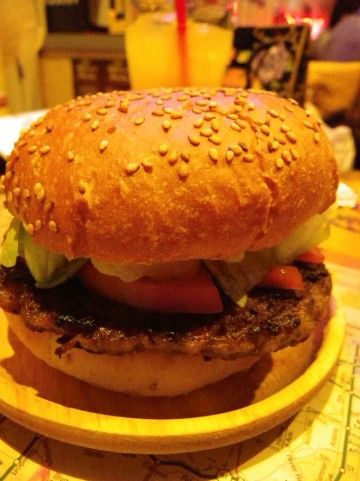 ハンバーガー1個完食ワイ