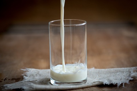 日本人「牛乳高っか！200円とか