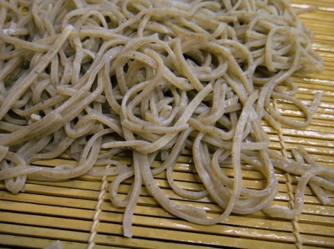 夜ごはんを蕎麦と麺つゆだ