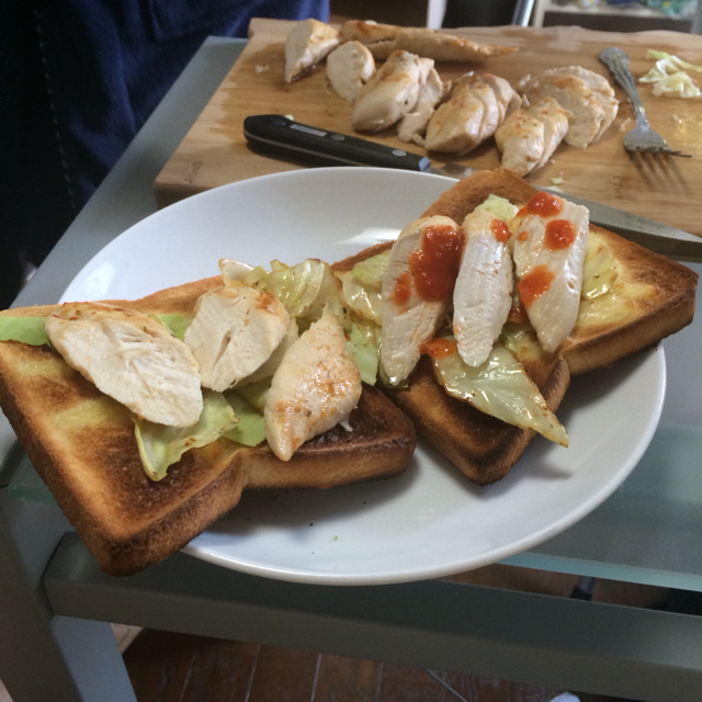 彼氏のサンドイッチ速報 最近のはピリ辛 ごはんの頂