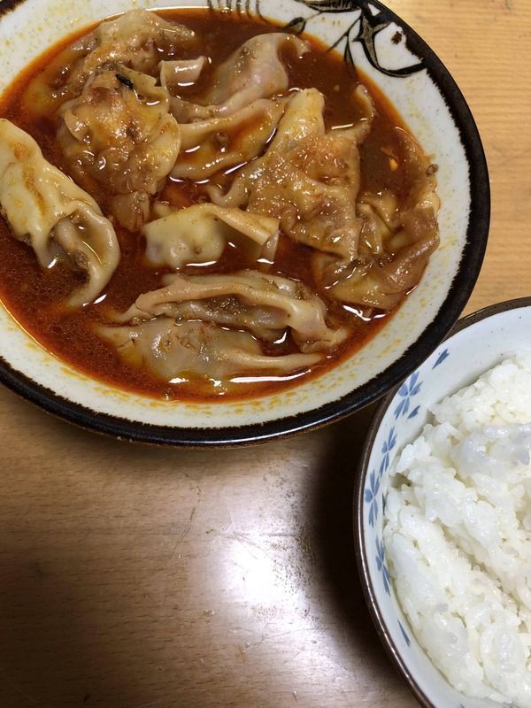 【画像あり】　ほいよ、これが余った焼き餃子で簡単にできるアチアチピリ辛水餃子ね