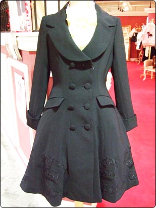 人気を誇る metamorphose メタモルフォーゼ Diavoloコートワンピース