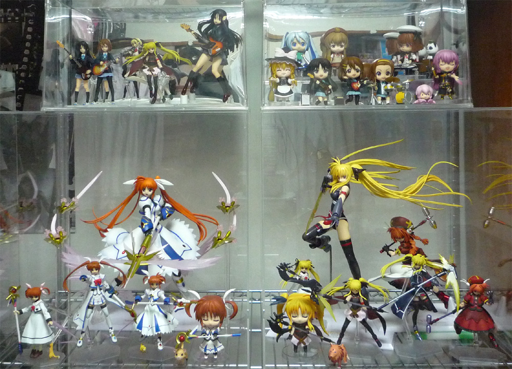 Tv上のフィギュアケース めたにうむ薬局