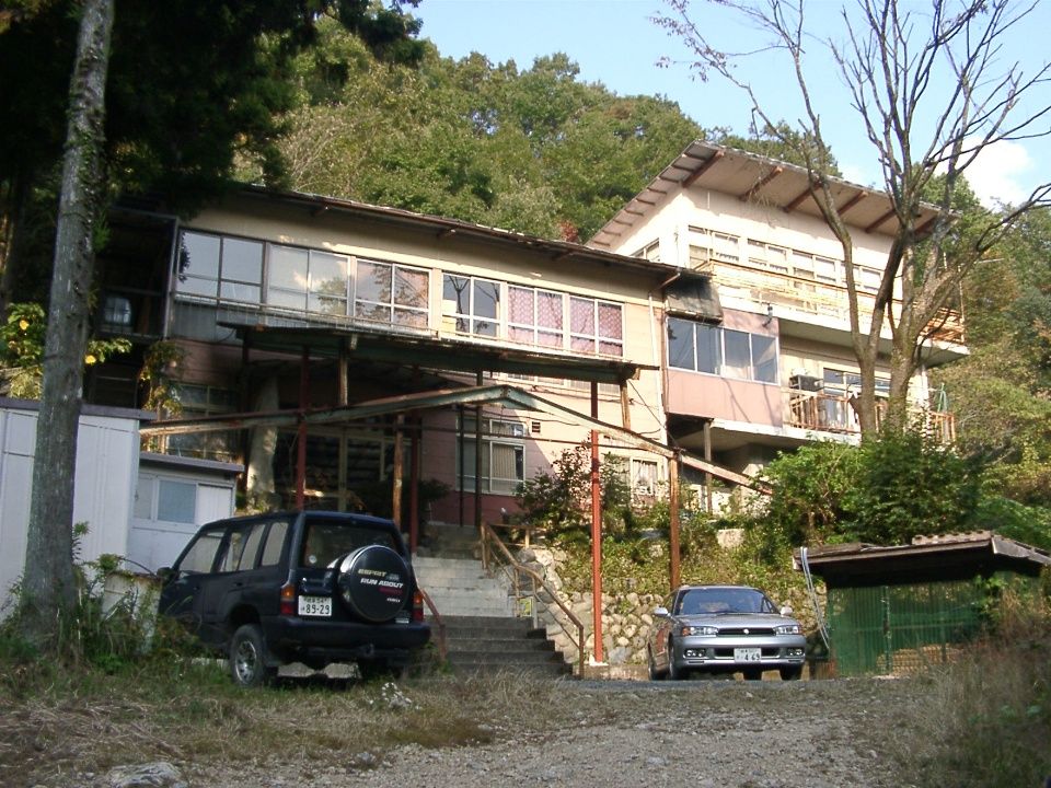 大野町金尾滝の洋館廃墟 Blue Stars 大野町金尾滝の洋館廃墟 Blue Stars