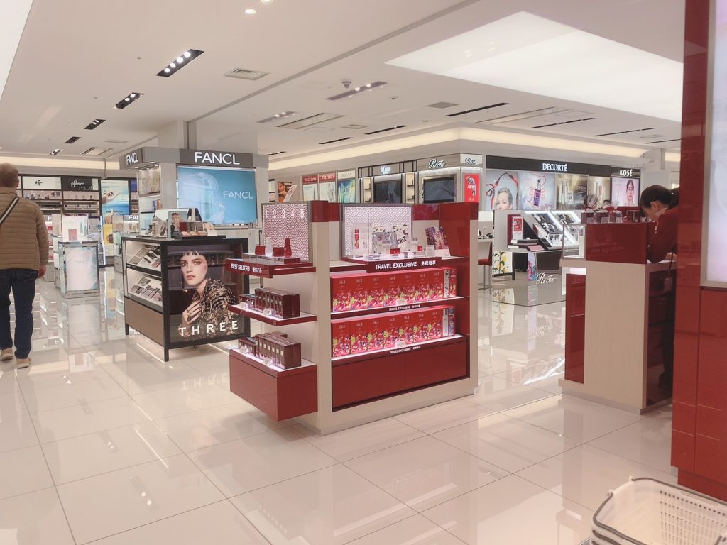 拡張した新千歳空港 国際線ターミナル 出国後の免税店 レストランエリアをレポート めめめとりっぷ
