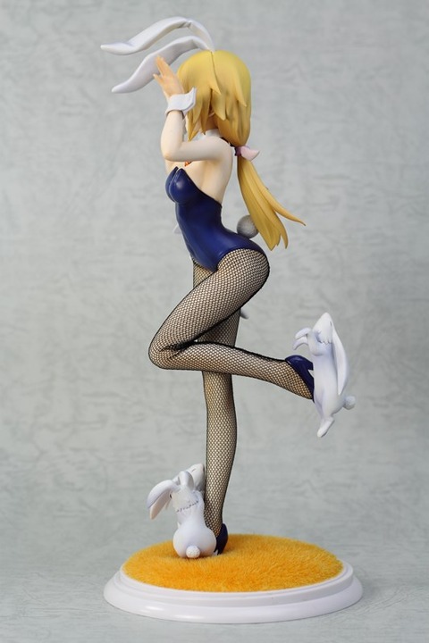 Kotobukiya_BunnyCharlotte007_R