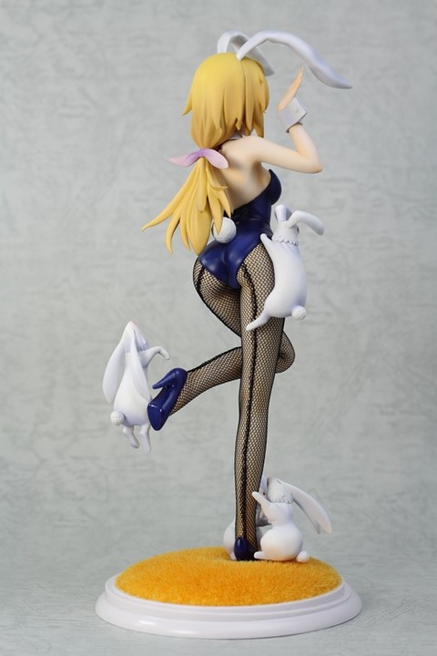 Kotobukiya_BunnyCharlotte010_R