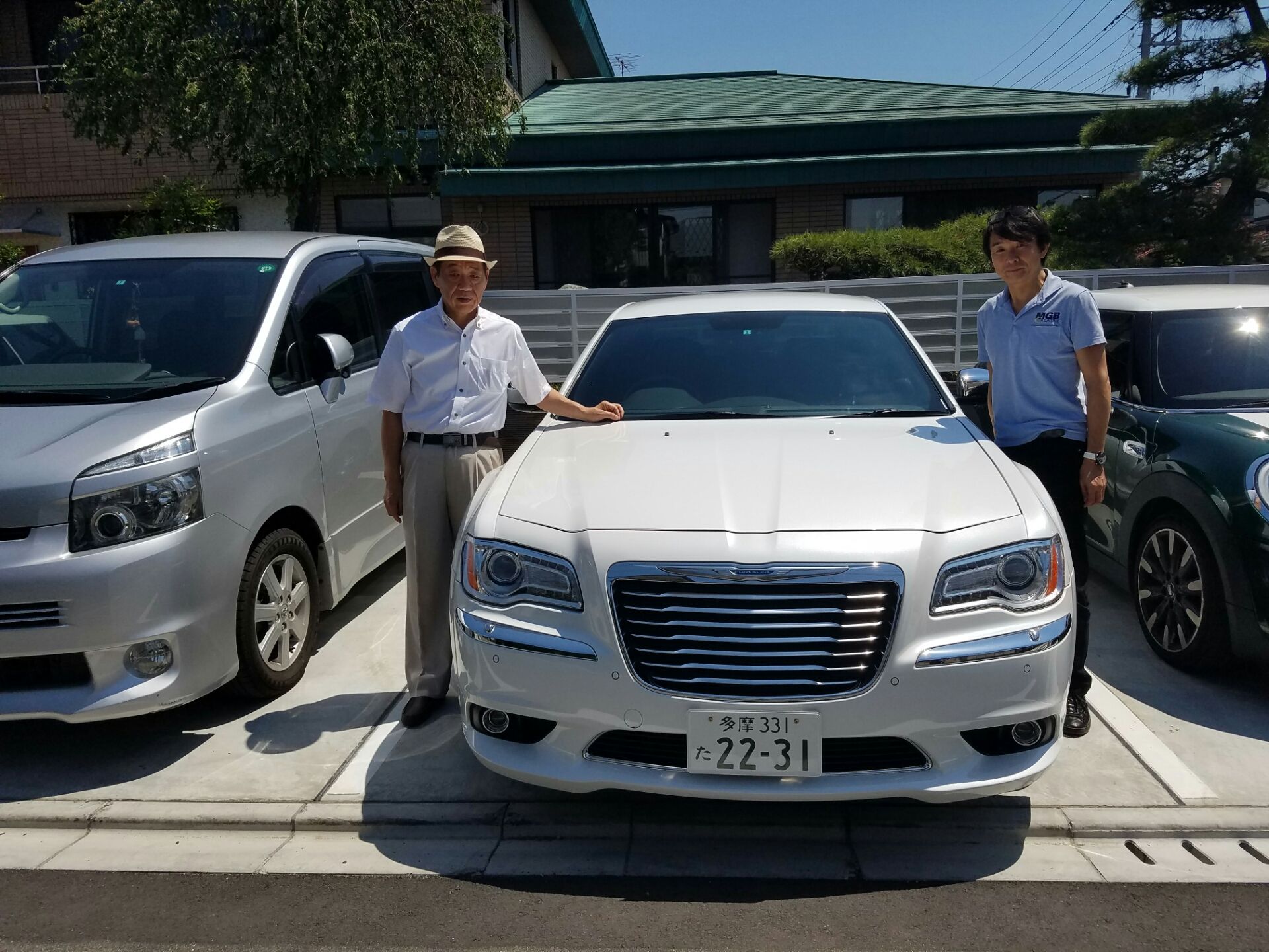 クライスラー300リミテッド 納車させて頂きました エムジービークリエイティブ 東京都 町田市 中古車販売 買取 クライスラー300リミテッド 納車させて頂きました エムジービークリエイティブ 東京都 町田市 中古車販売 買取