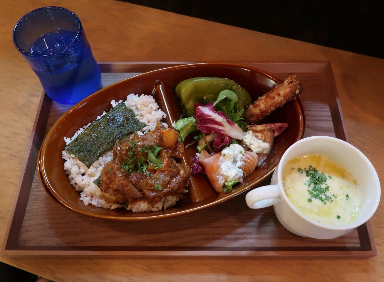 好きなお惣菜を３種類トッピングしてもらう のせ弁 爽快レモンサワー は その名に偽りなしの 国産レモンならではの妙なる調べ 高円寺 酒場 ニホレモ Mgmfanのブログ