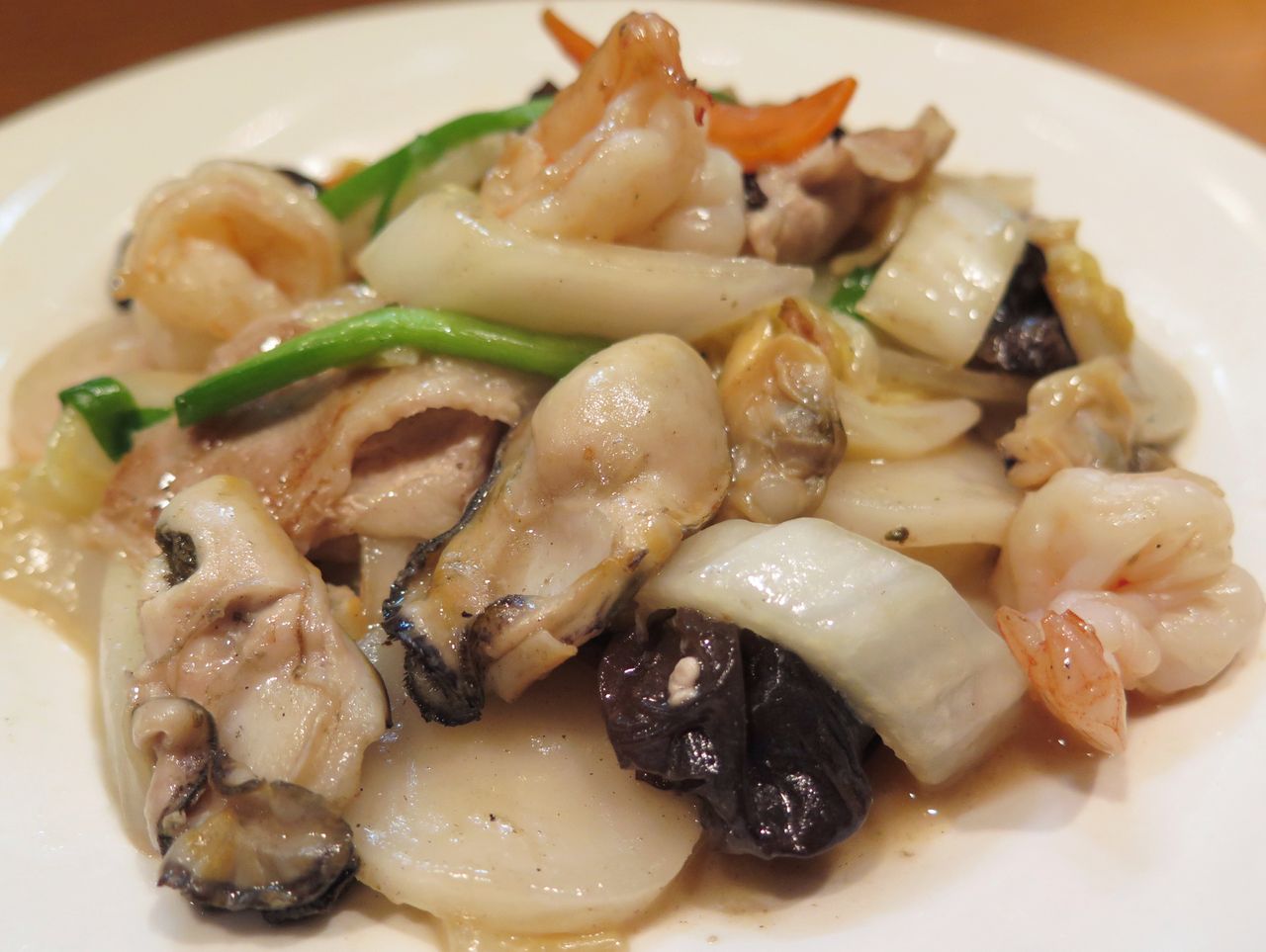 牡蠣 海老 あさり 豚肉 濃厚な旨みのタッグと共に 中国餅がドカッと胃袋に降臨 東中野 福建家庭料理 旬の香の 福建式中国餅の海鮮炒め Mgmfanのブログ